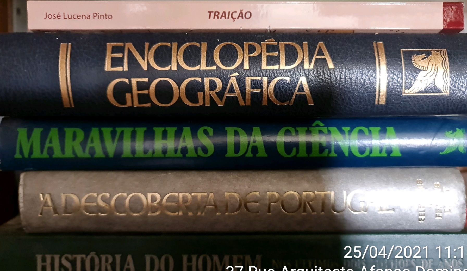 Livros e enciclopédias dicionários  e coleção  vídeos