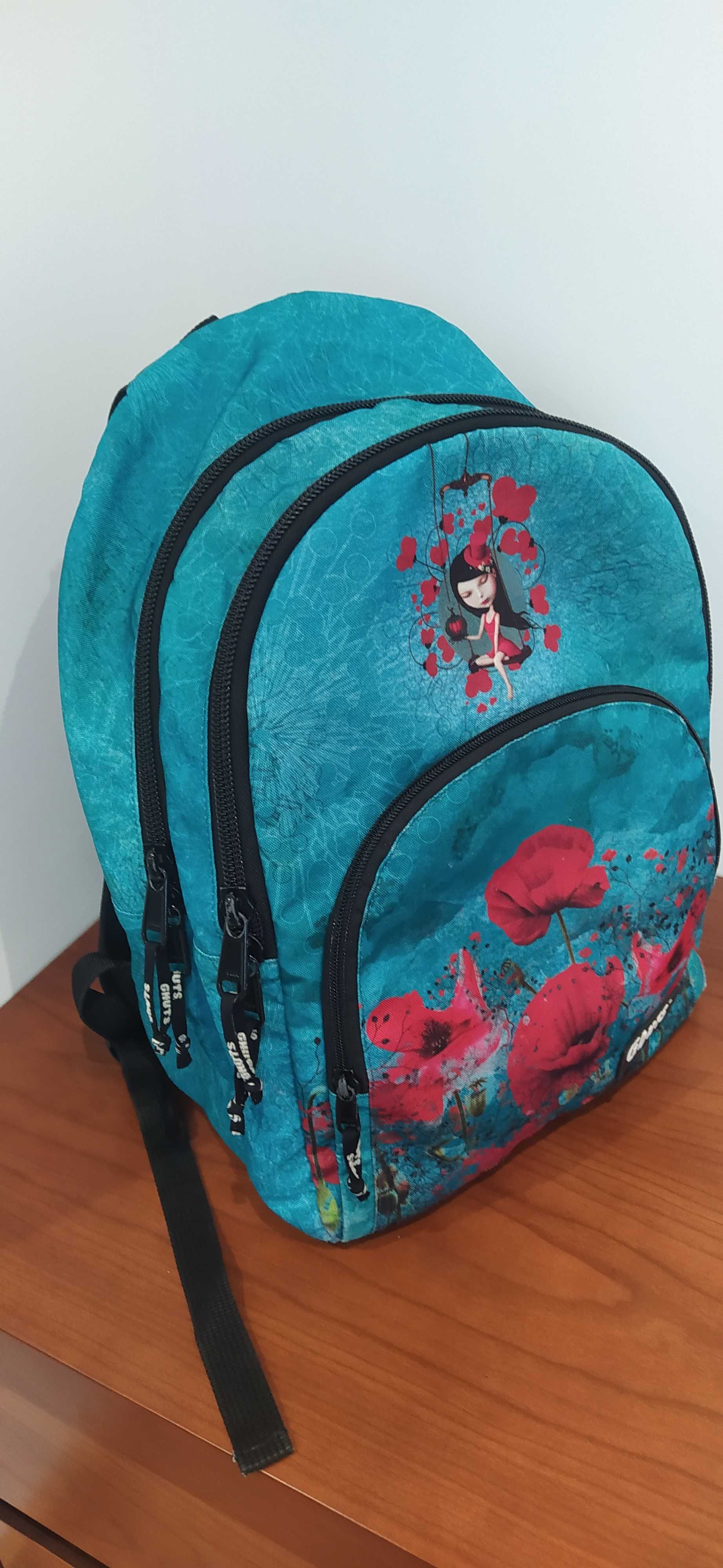 Mochila escolar GHUTS
