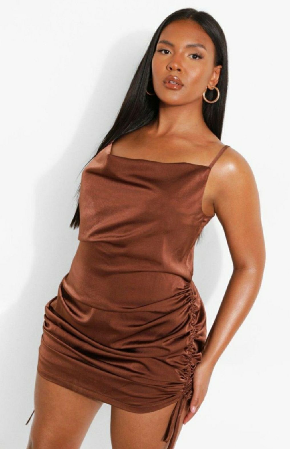 Атласное шоколадное платье на бретельках plus size Boohoo 16 размера
P