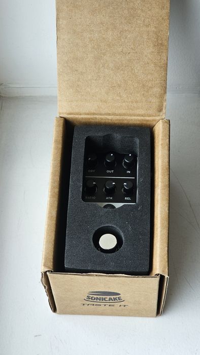 Sonicake Source Comp | Compressor 1176-style | 100% analógico | 9–18V