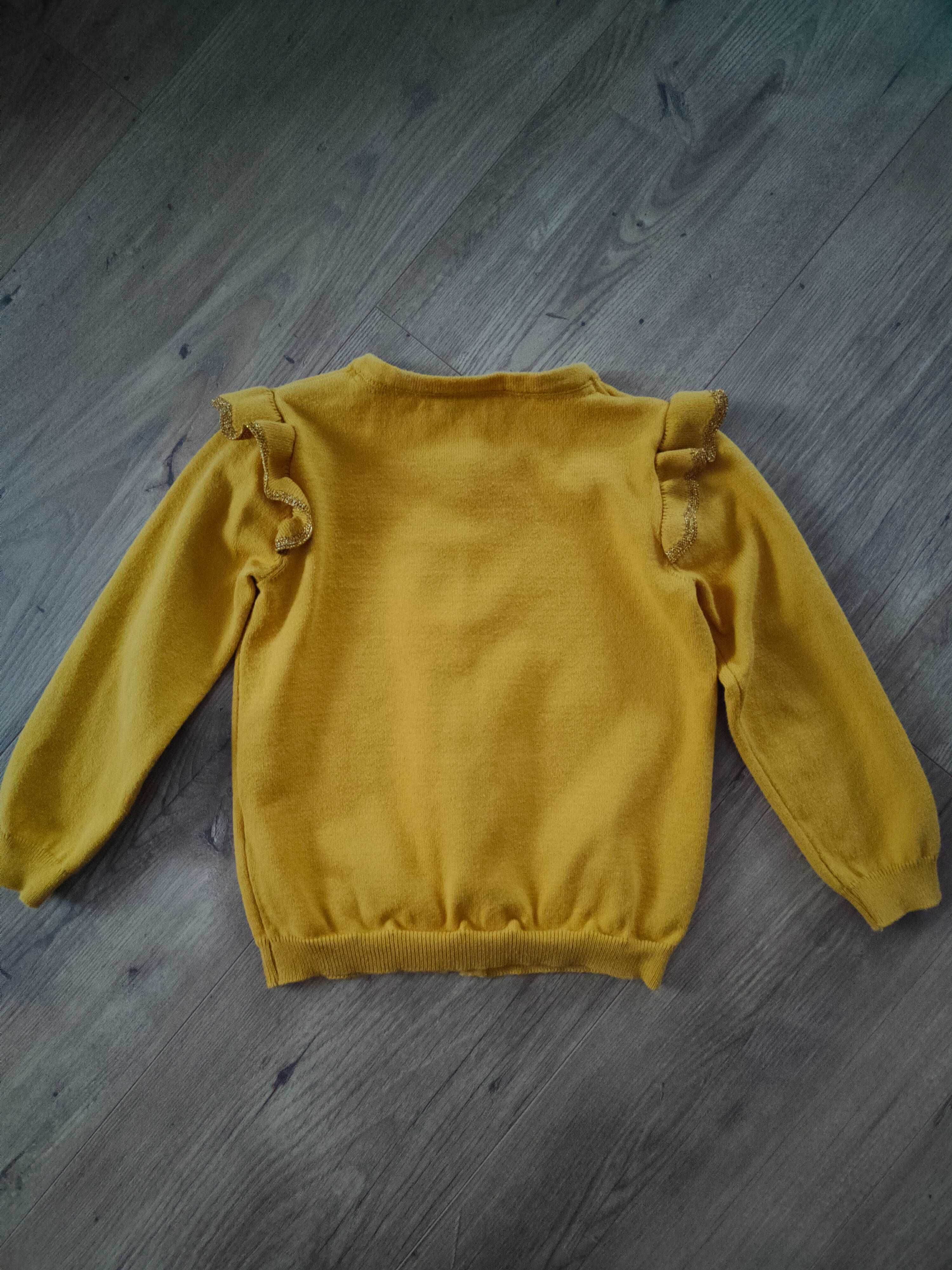 Musztardowy sweterek zapinany na guziki Primark z ozdobnymi bufkami