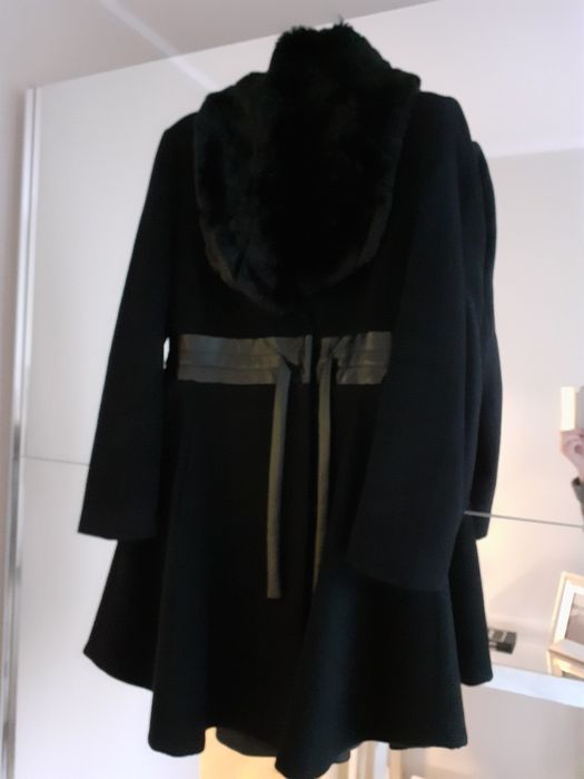 Płaszcz zimowy firmy Monnari w rozmiarze 42.