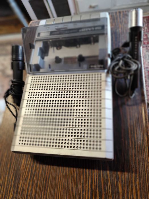 Gravador leitor de cassetes Sharp Clássico