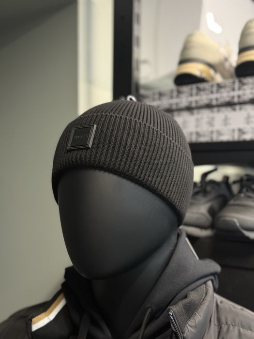 Чоловіча брендова шапка