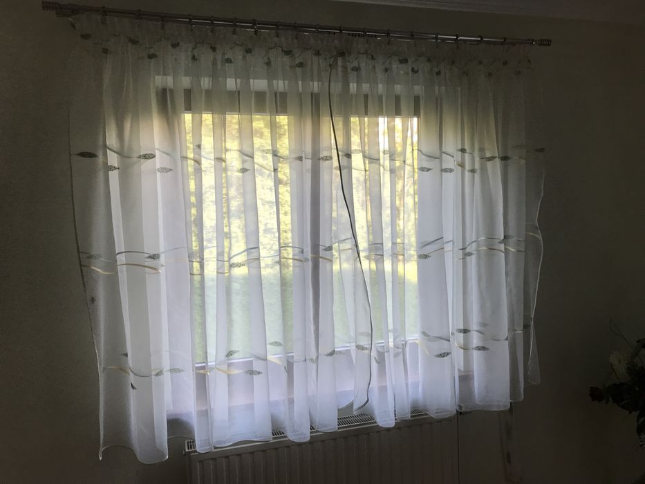 Duża zielona sofa, kanapa w kwiaty drewniane nogi, PRL, vintage