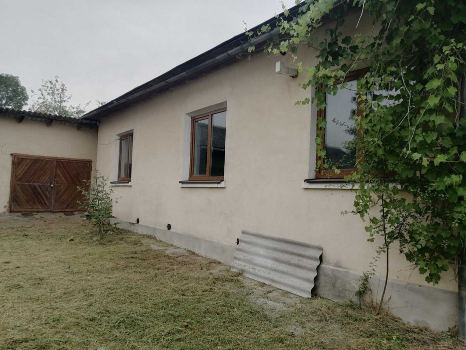 Терміново продаю земельну ділянку з будинком