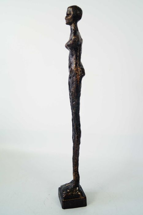 Modernistyczna rzeźba żeliwna figura POSTAĆ BEZ RĄK 1