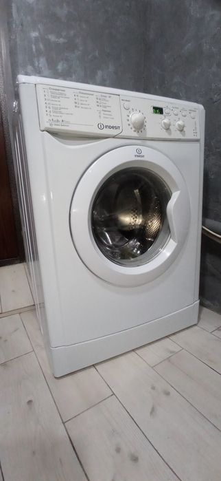 Продам стиральную машину indesit