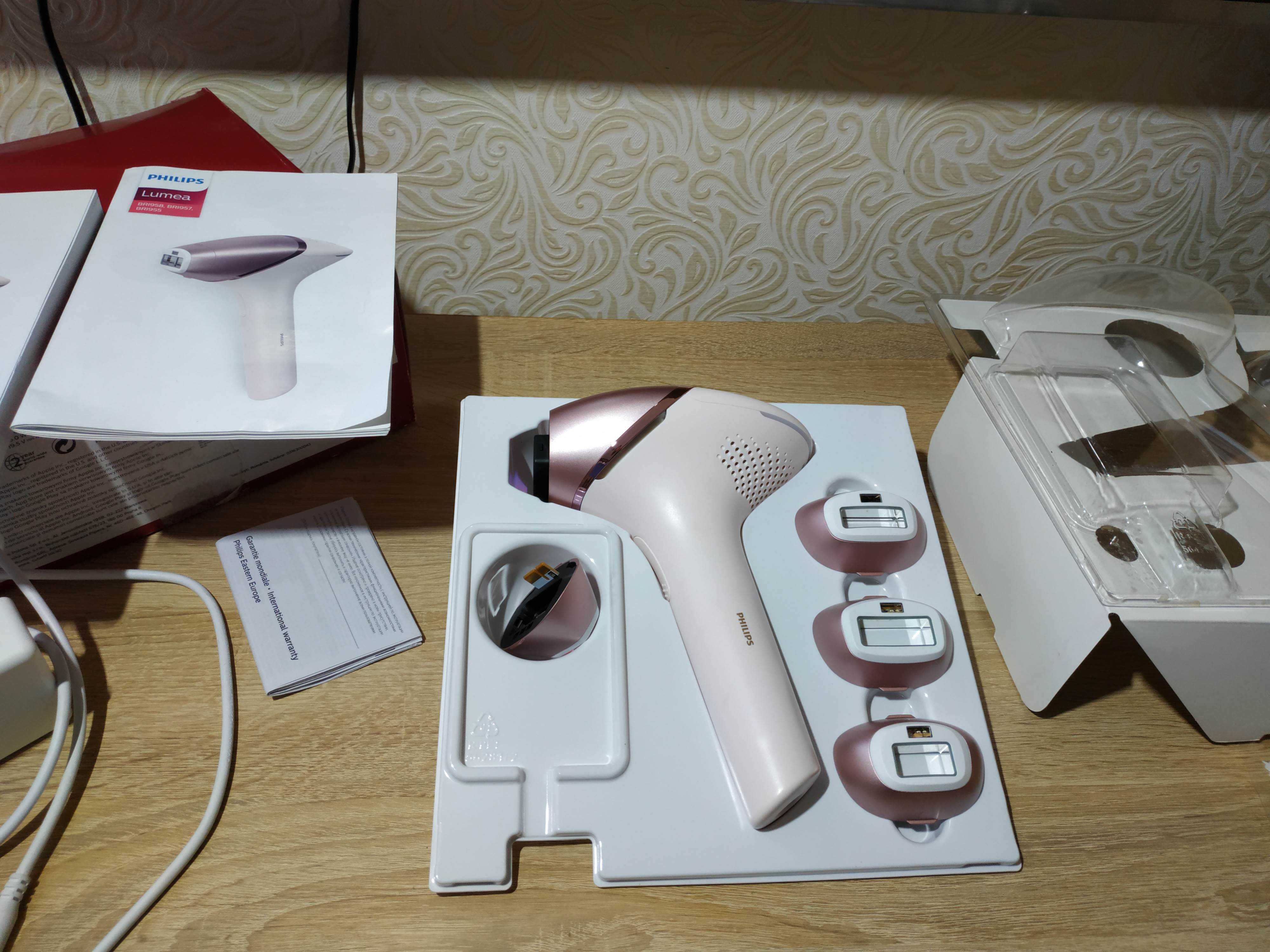 Фотоэпилятор PHILIPS Lumea 9000 BRI958