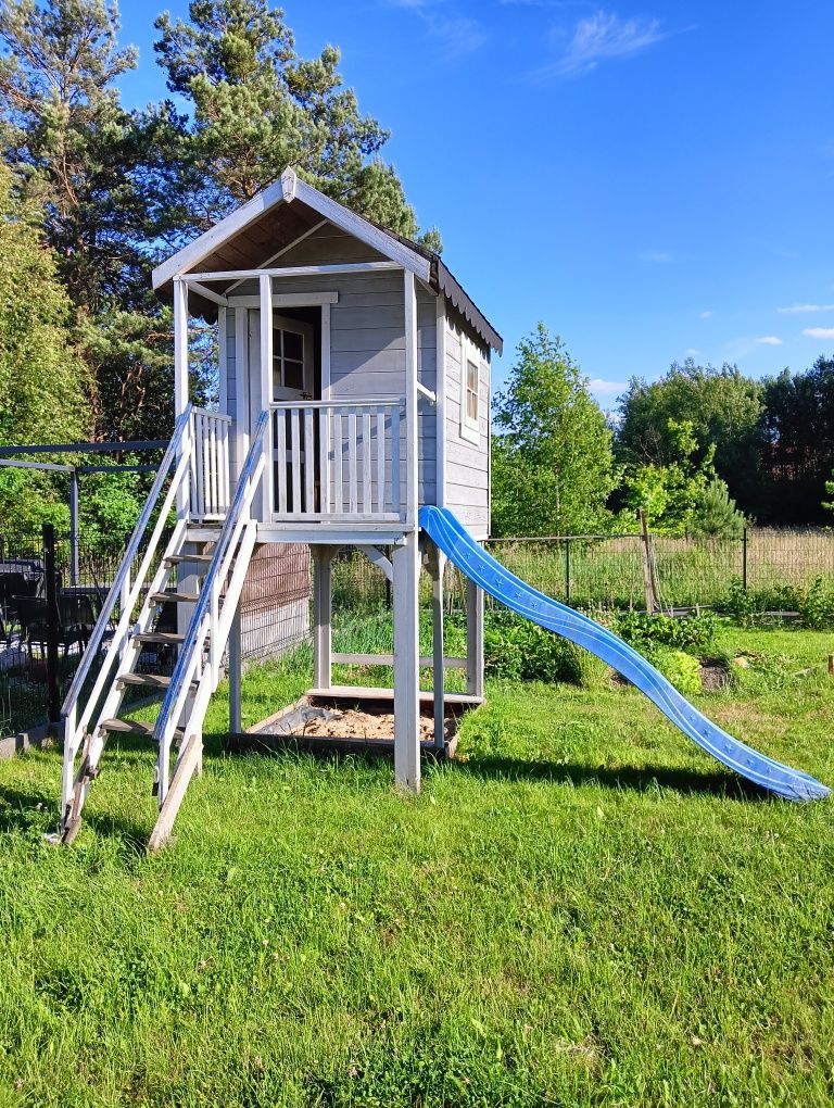 Drewniany domek ogrodowy 1,6×1,5 m, 1,9 m wys. + zjeżdżalnia i piaskow