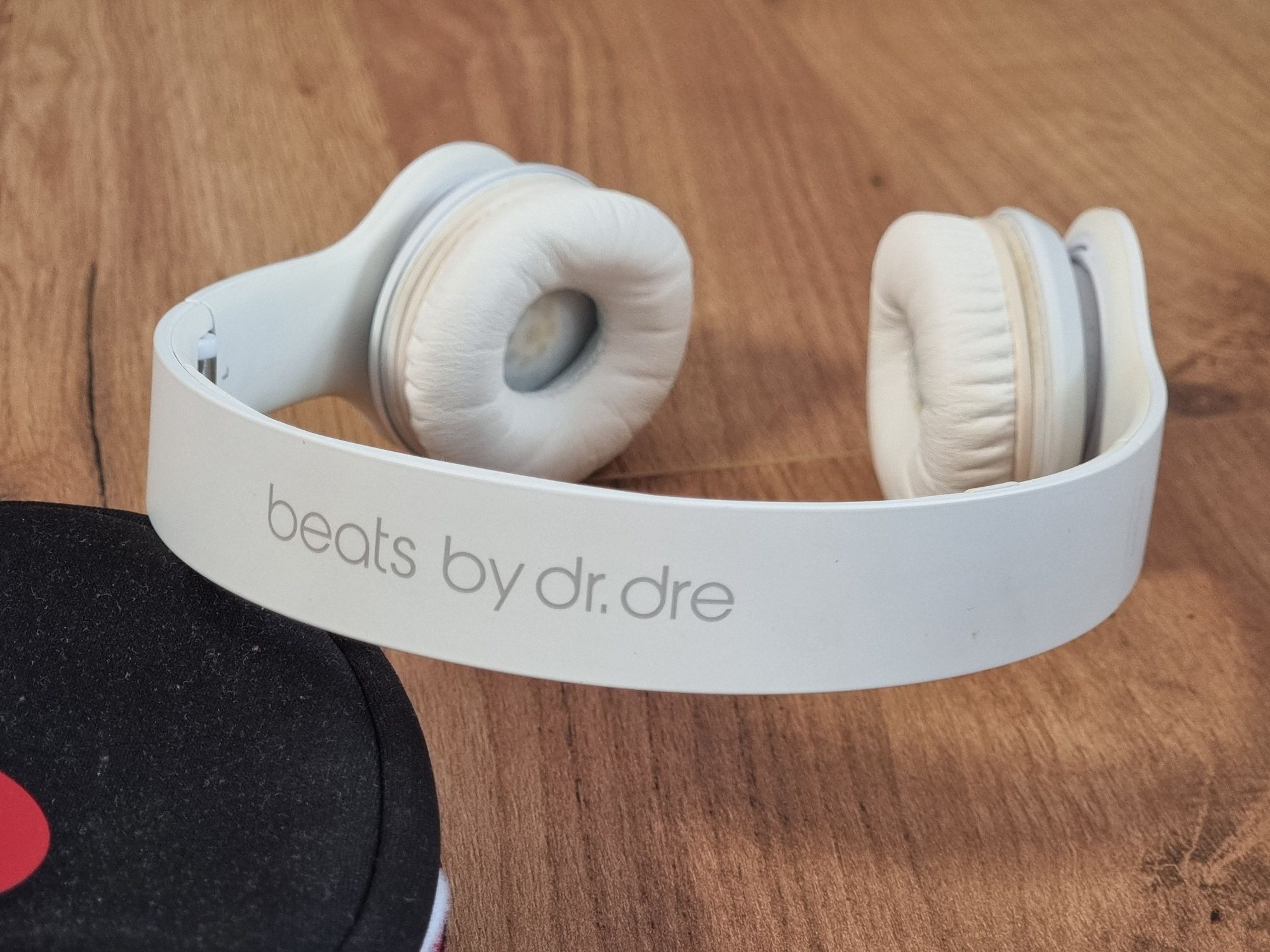 Beats Solo HD White by Dr Dre Monochromatic White Monster słuchawki