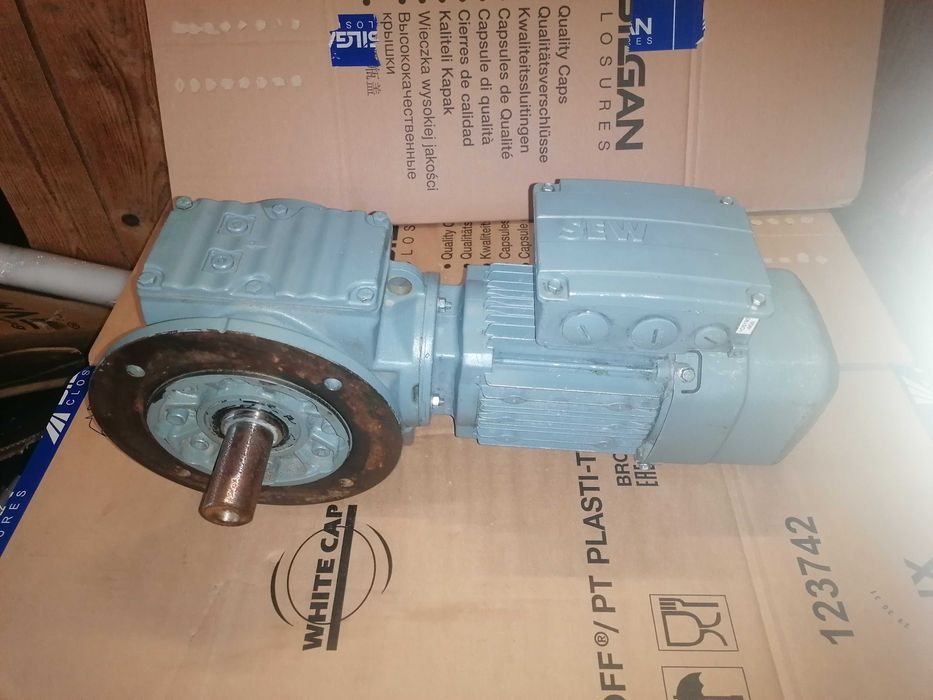 Motoreduktor firmy sew 0,55kw 8,7 obrota na minutę