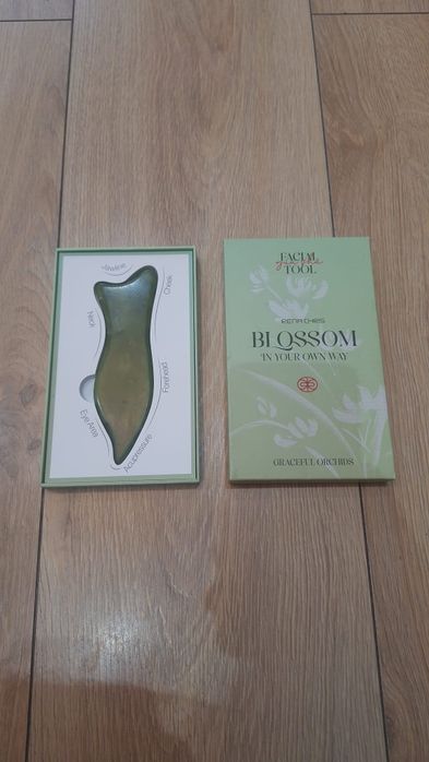 Gua Sha narzędzie do masażu twarzy Rena Chris