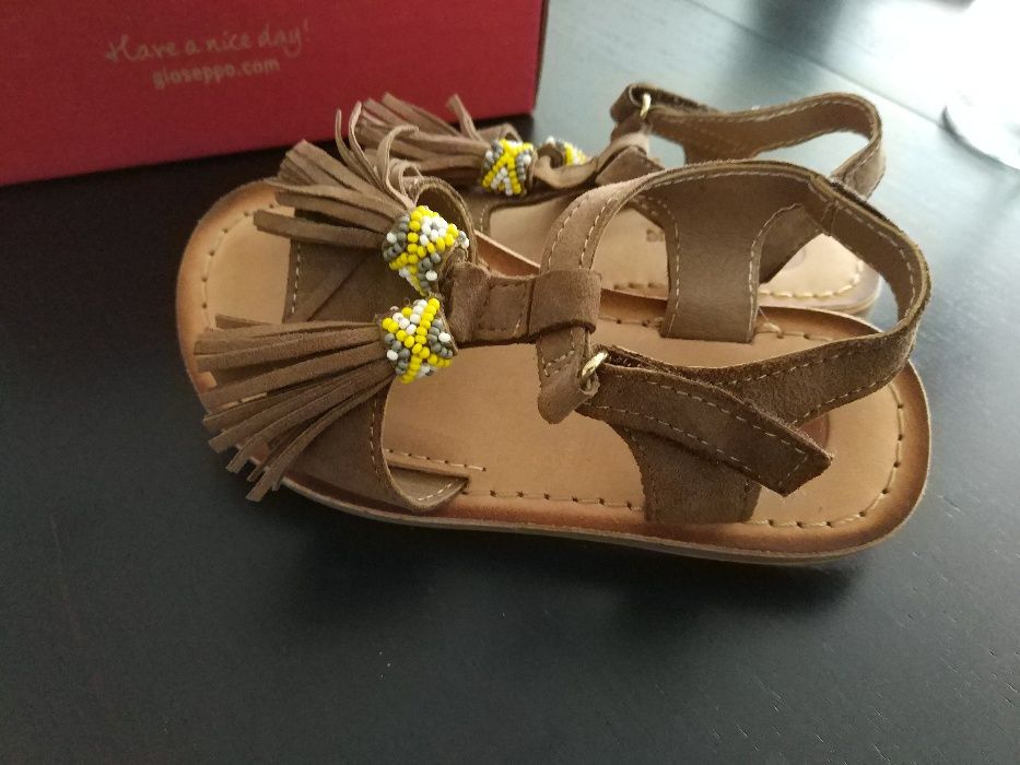 Sandalias menina Gioseppo novas com caixa