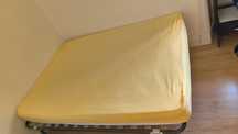 Cama com estrado e colchão