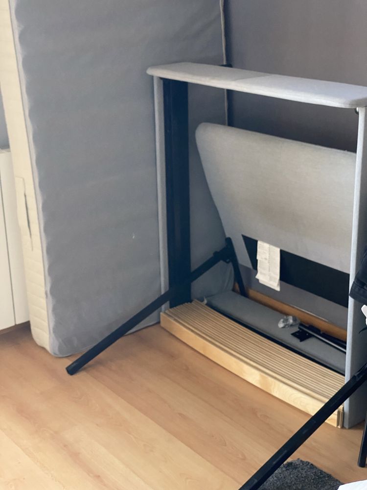 Cama e colchão IKEA