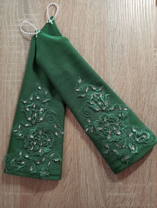 Найгарніша смарагдова сукня.