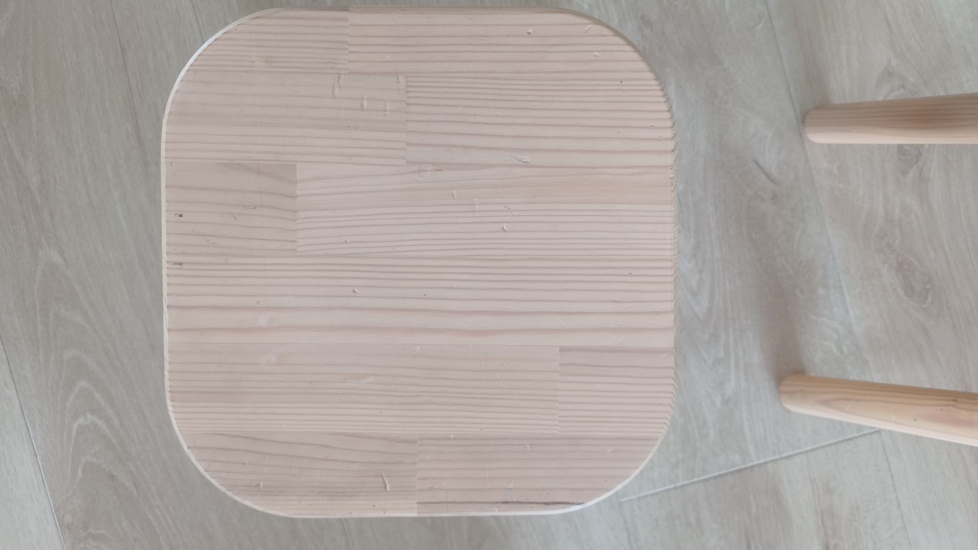 Stolik + drewniane taborety ikea