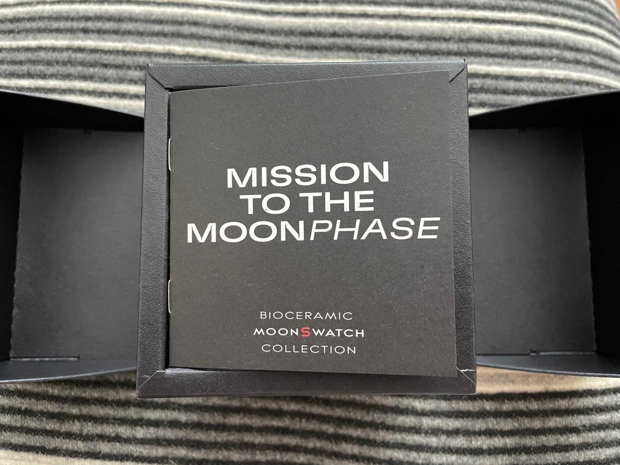 Swatch x Omega Mission to the Moonphase Preto Snoopy