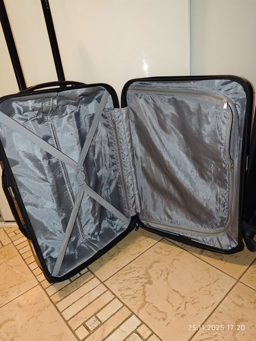 Walizka na kółkach średnia