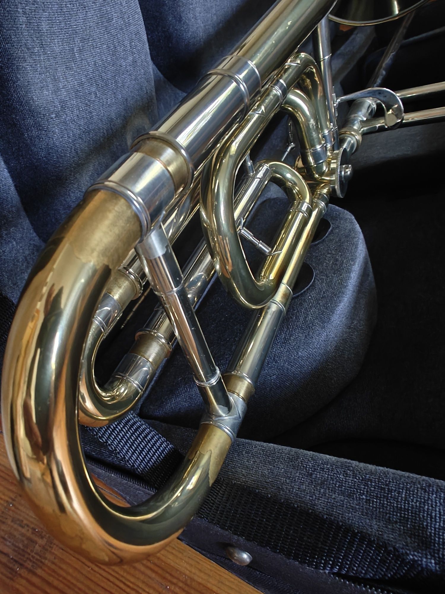 Profesjonalny puzon Antoine Courtois model Challenger 420B