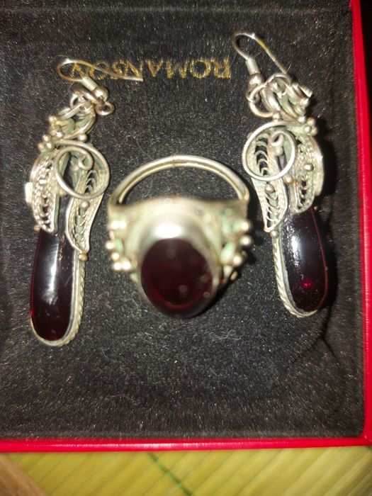 Перстень и серьги.