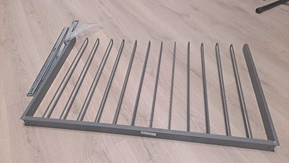 Akcesorium do szafy IKEA KOMPLEMENT 21877 –wysuwany wieszak na spodnie