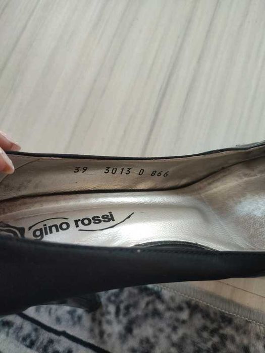 buty damskie na obcasie rozm. 39 firmy Gino Rossi