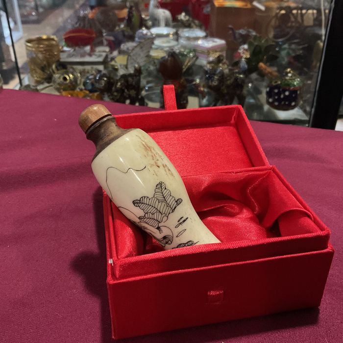 Snuff bottle oriental .9 cm. Sem caixa