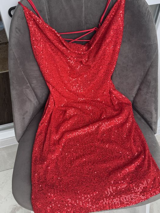 Червона сукня в паєтках розмір с-м