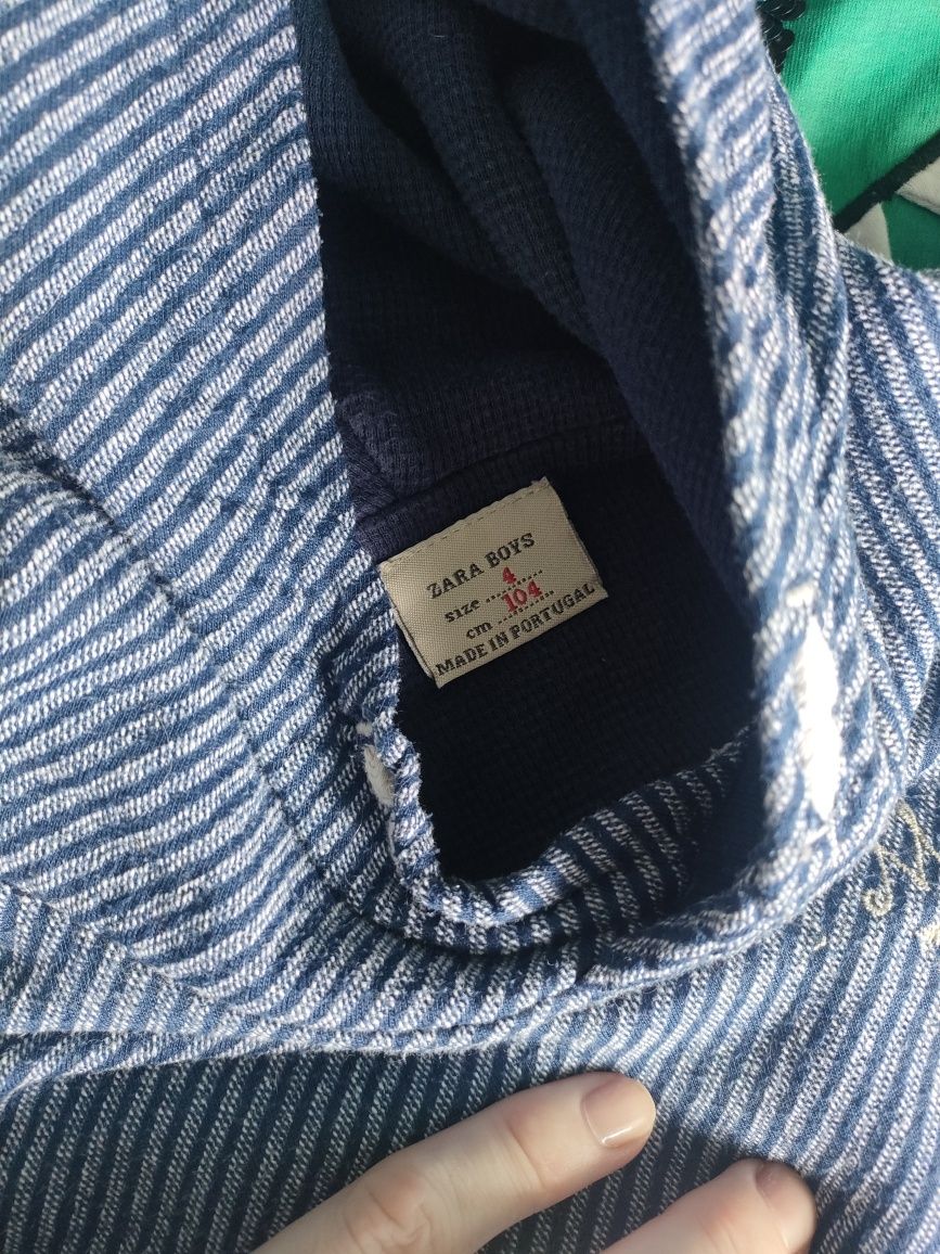 Conjunto de roupa menino (calças e camisolas) de 4-5anos)