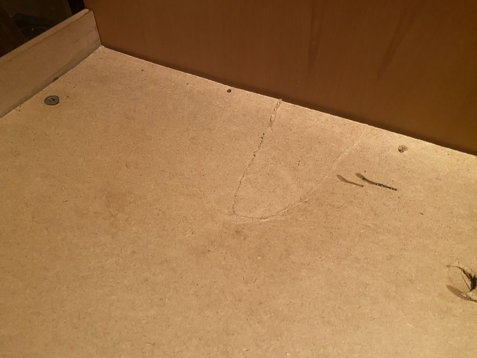 Меблі 90-х. Двоспальне ліжко та дві тумбочки.