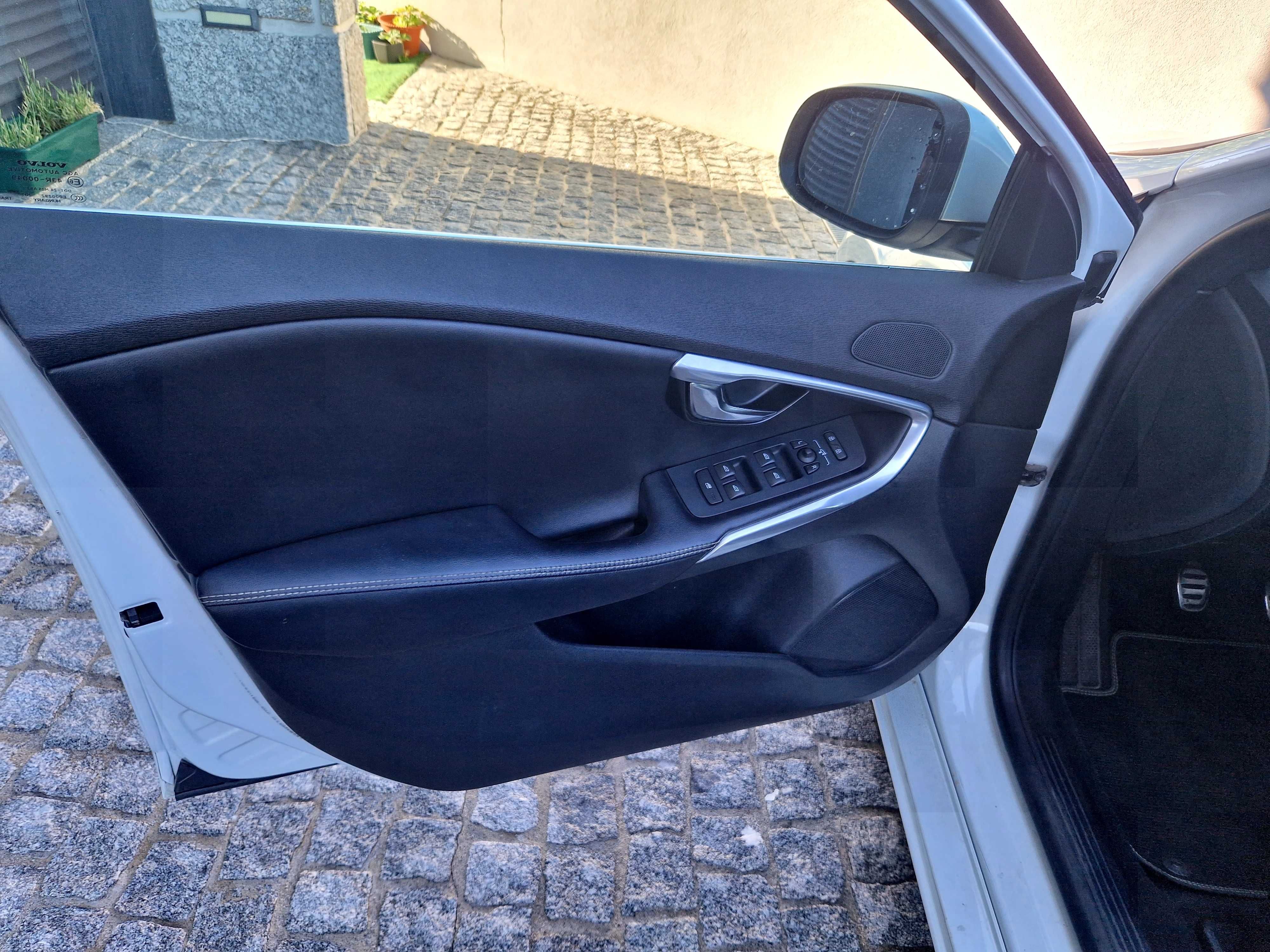 Volvo V40 R- Design 2.0 D2