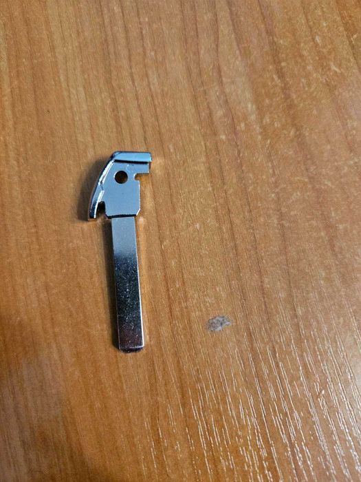 Продам лезвие аварийное VA2 для пежо 508.