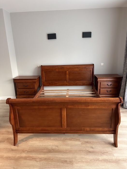 Lozko drewniane + komoda + szafki nocne