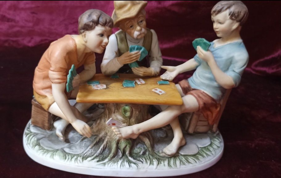 Статуэтка игра в карты