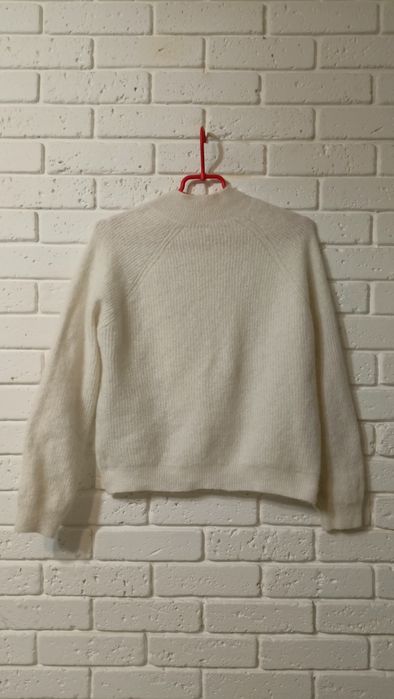 Об'ємний светр з вовни мериноса та мохеру  від дорогого бренду Sezane