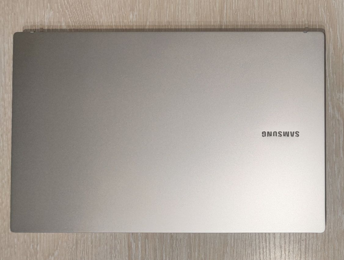 Samsung Galaxy Book 3 15.6" IPS, Core i5-1335U, 16Gb LPDDR4X 256Gb SSD