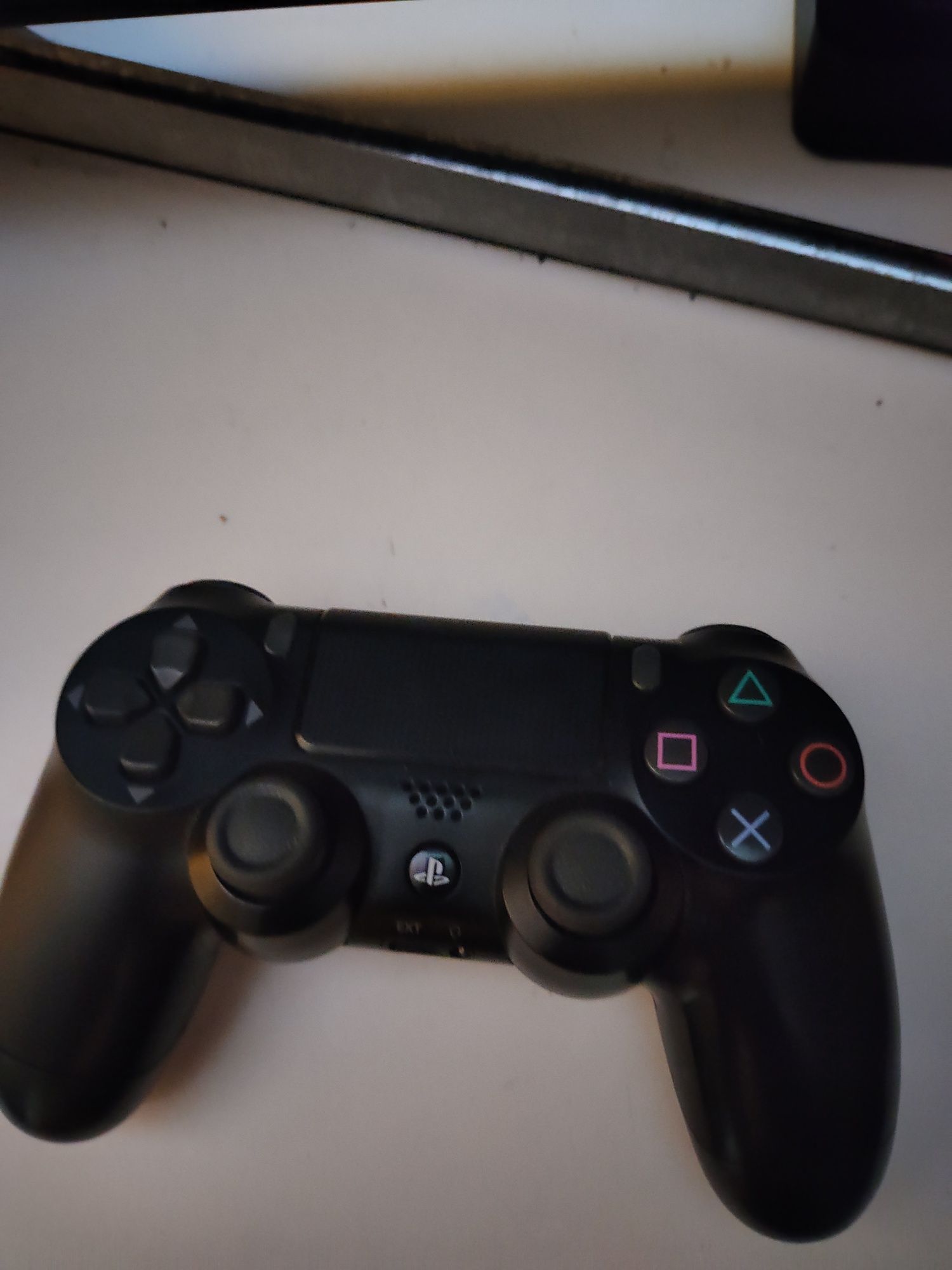 Vendo PS4 Slim 1 tbm como nova