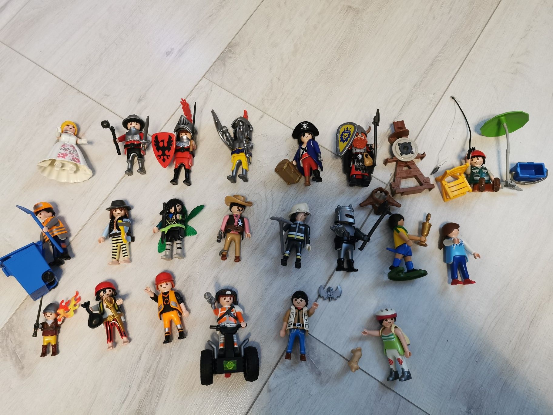 Playmobil figurki z akcesoriami, zestaw 16 (sztuk