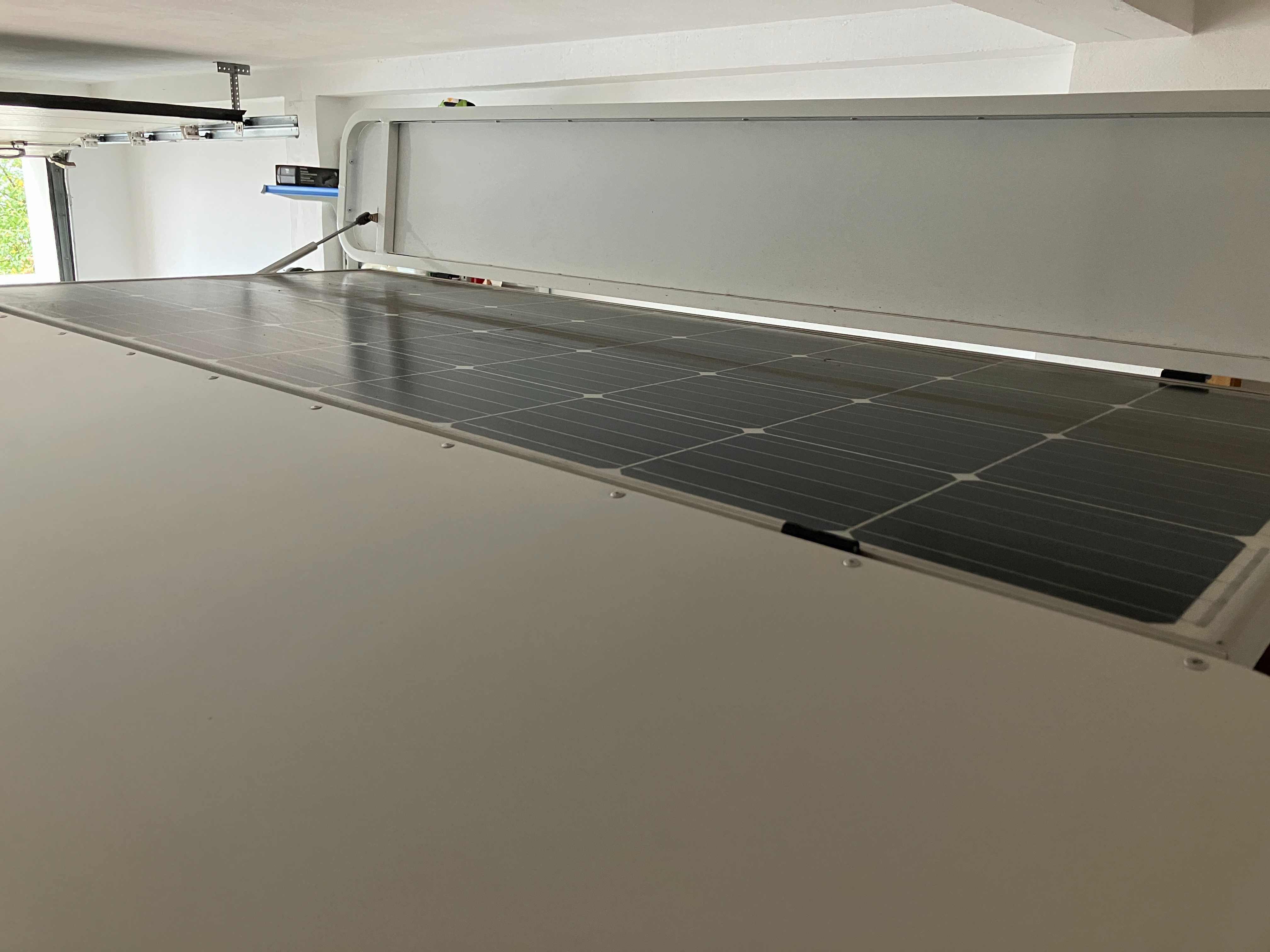 Carrinho de gelados com painéis fotovoltaicos