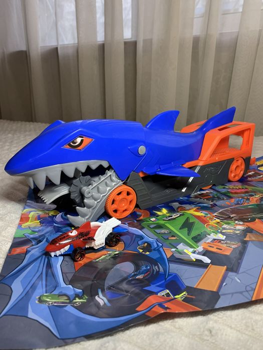 Трек Hot Wheels, Хот вилс акула, вантажівка транспортер, гараж хотвилс