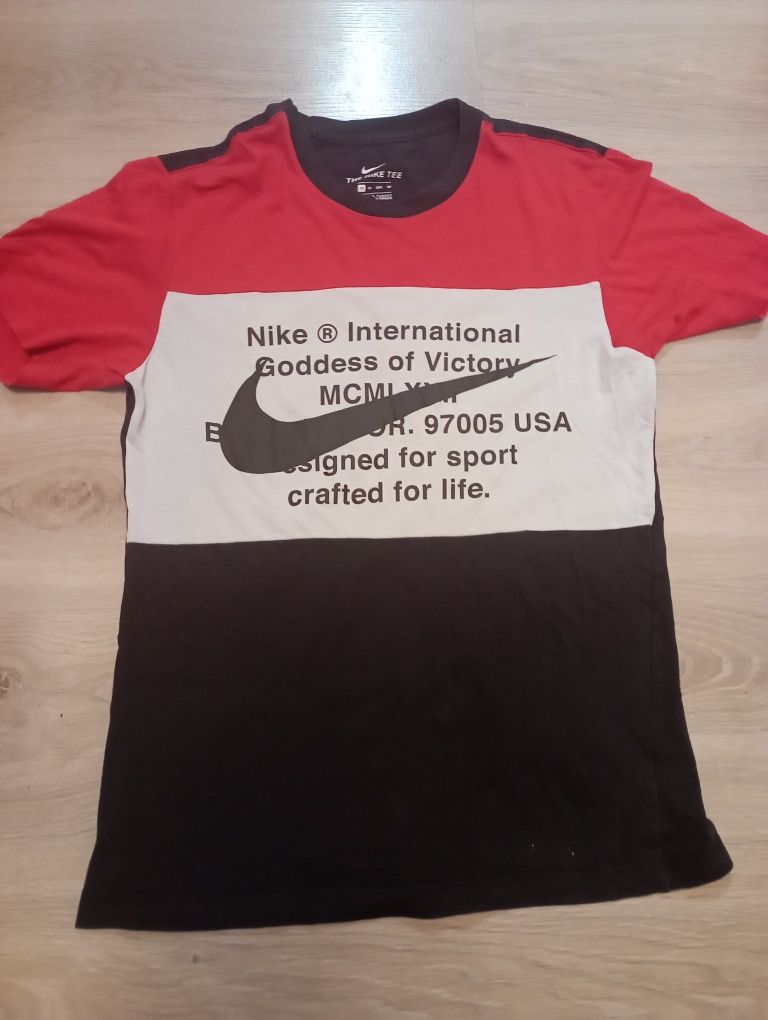 Чоловіча Футболка NIKE Sportswear Swoosh