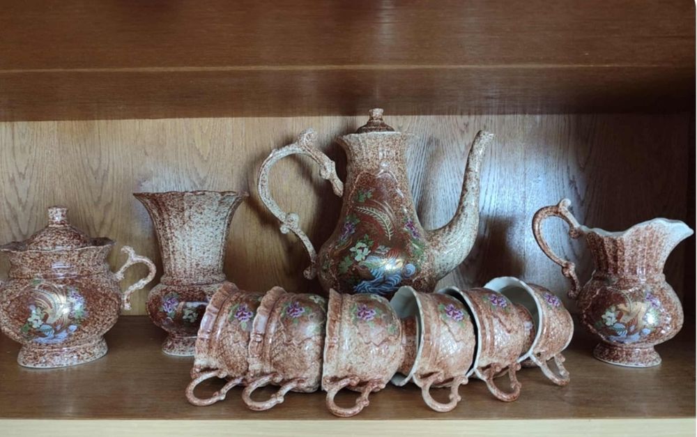 Чайні, кавові, молочні, супні сервізи.