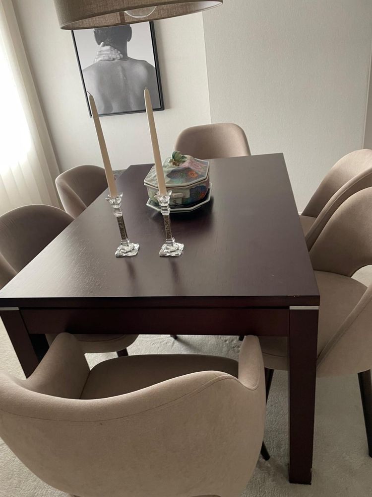 Mesa de jantar extensivel e cadeiras