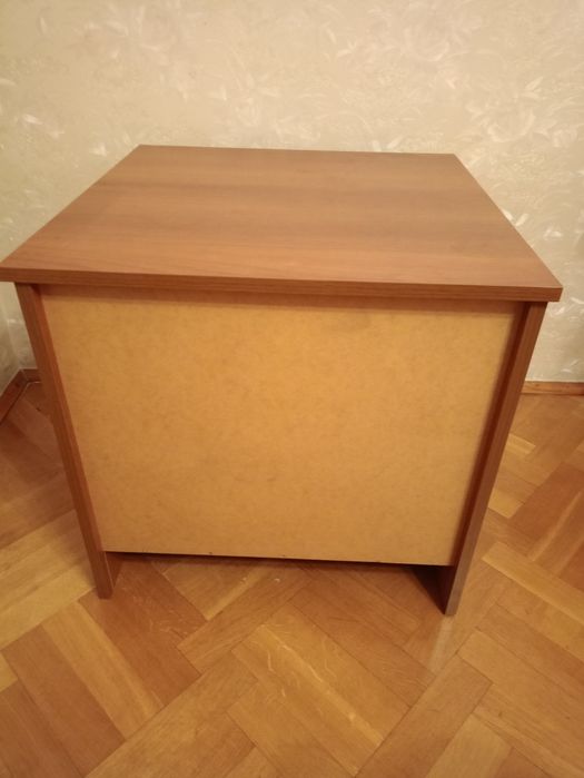 Szafka nocna, kontener biurowy