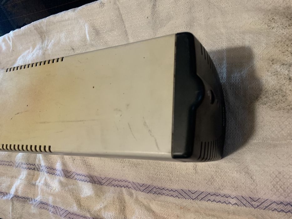 Бесперебойник инвертор 12. 220 на ремонт или запчасти