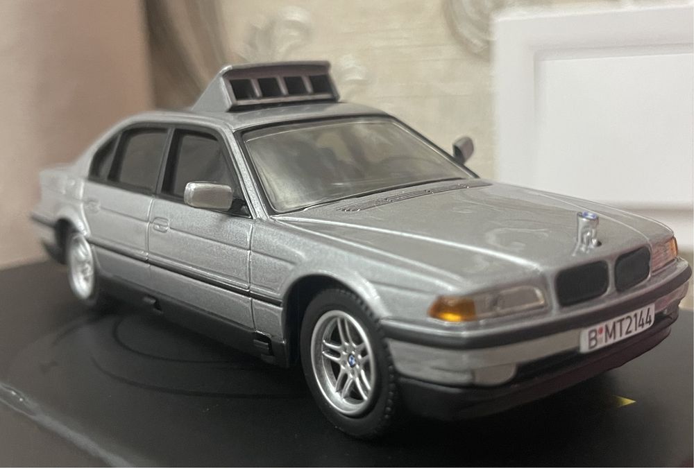 Машинка CORGI BMW 7 JAMES BOND Oригинал