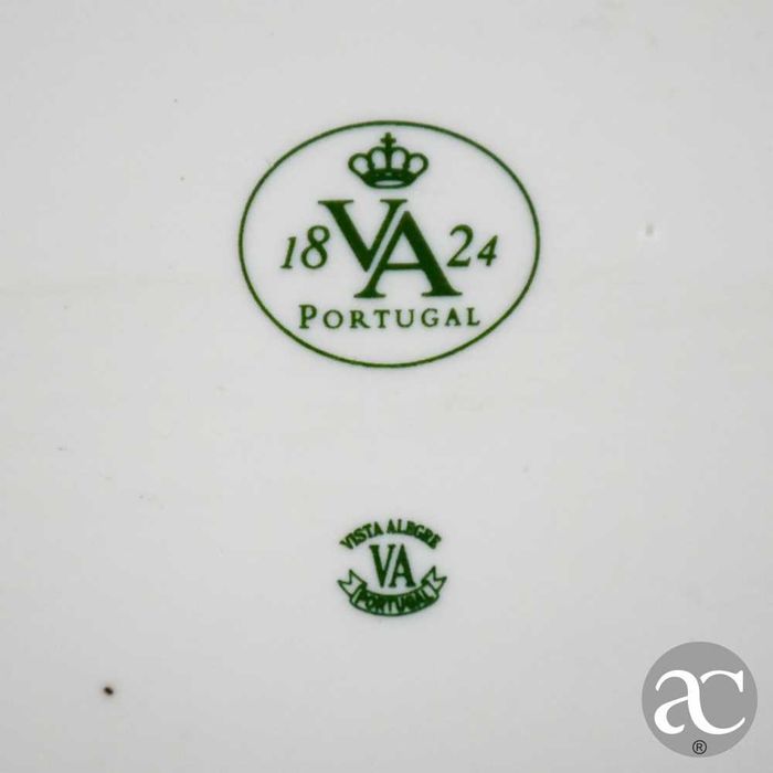 Torteira Vista Alegre decoração a grisaille e dourado, "Arte equestre"