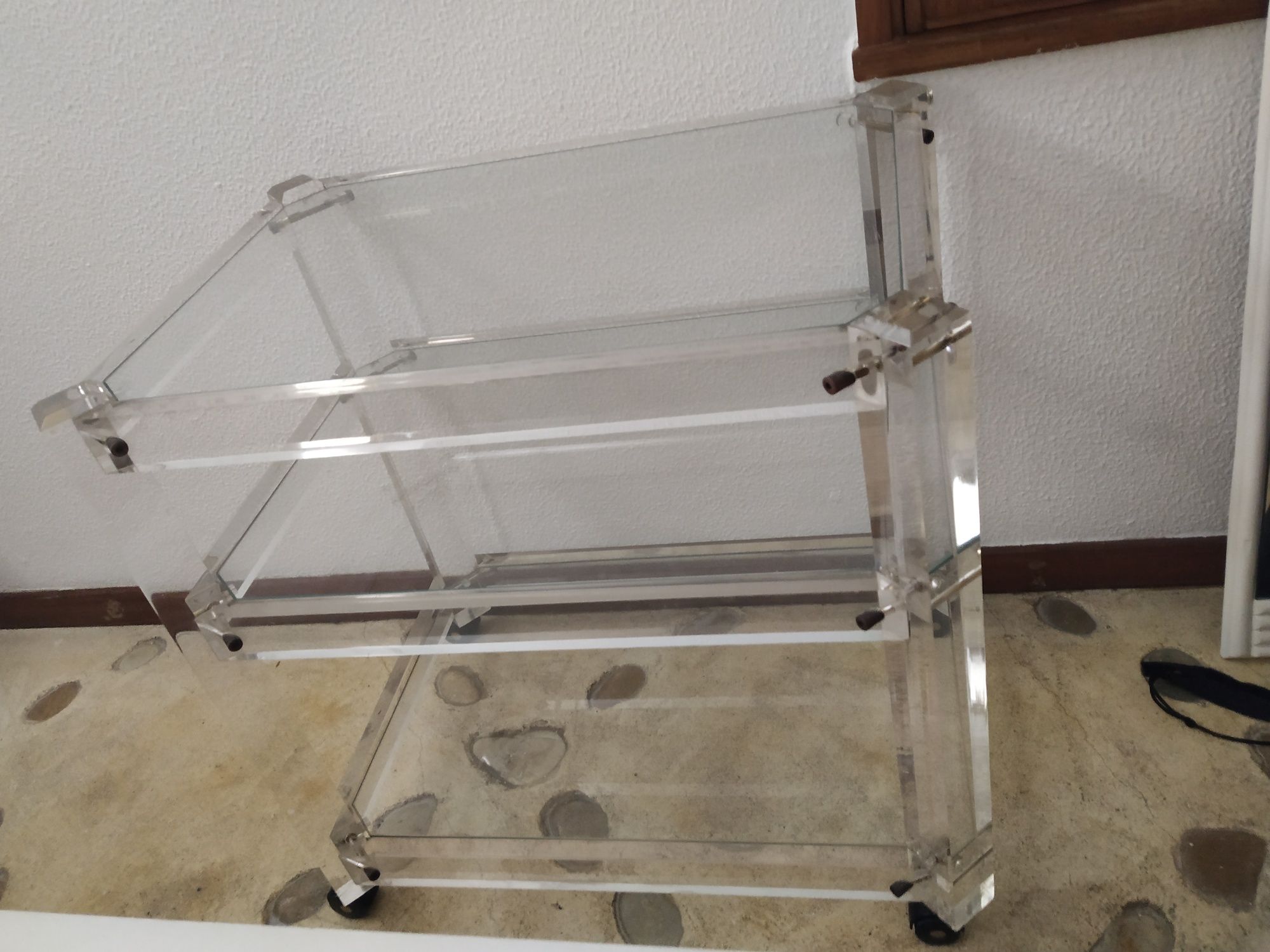 Mesa de TV acrilica e vidro